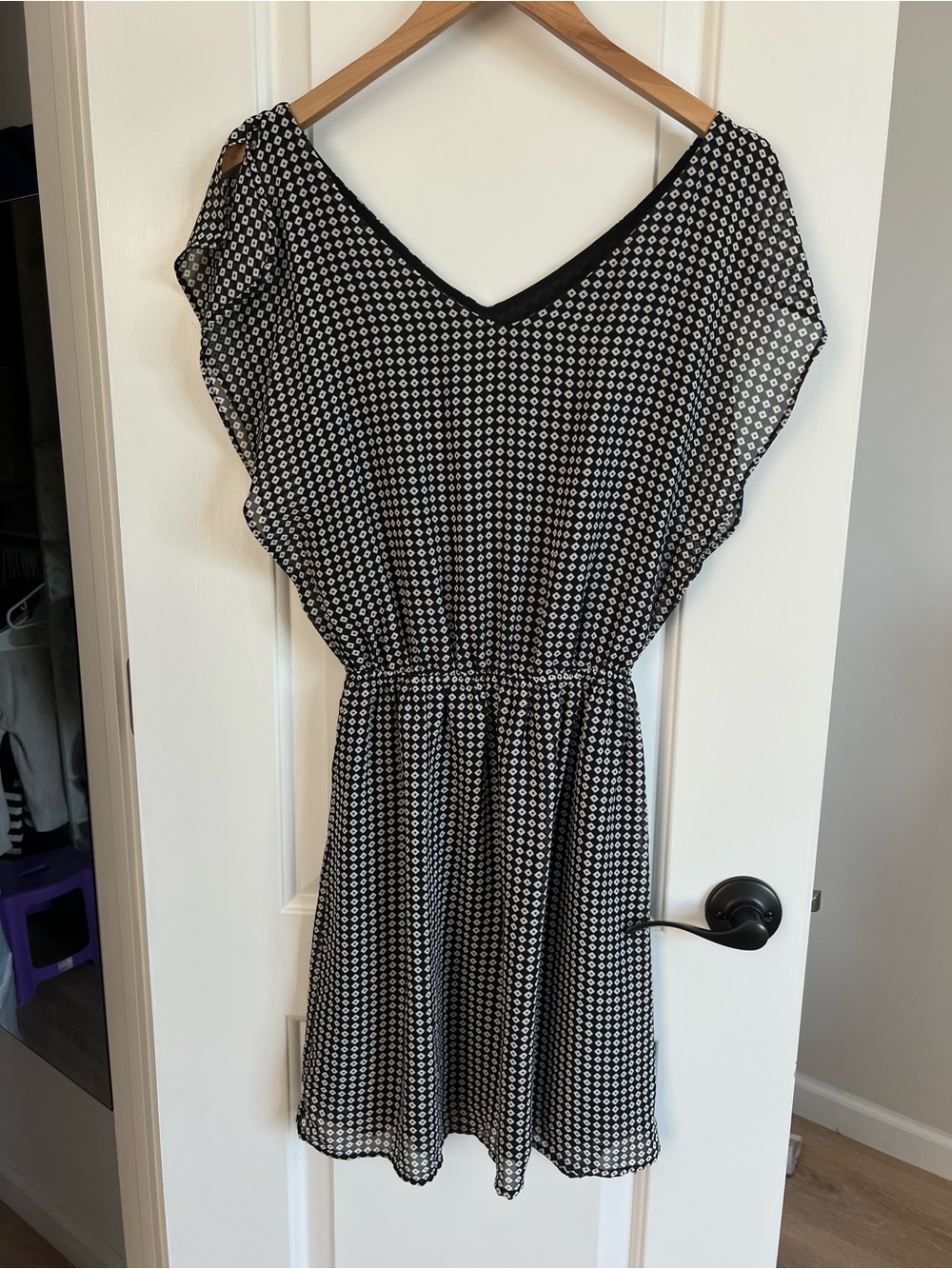 GAP Black & White Printed V-Neck Mini Dress